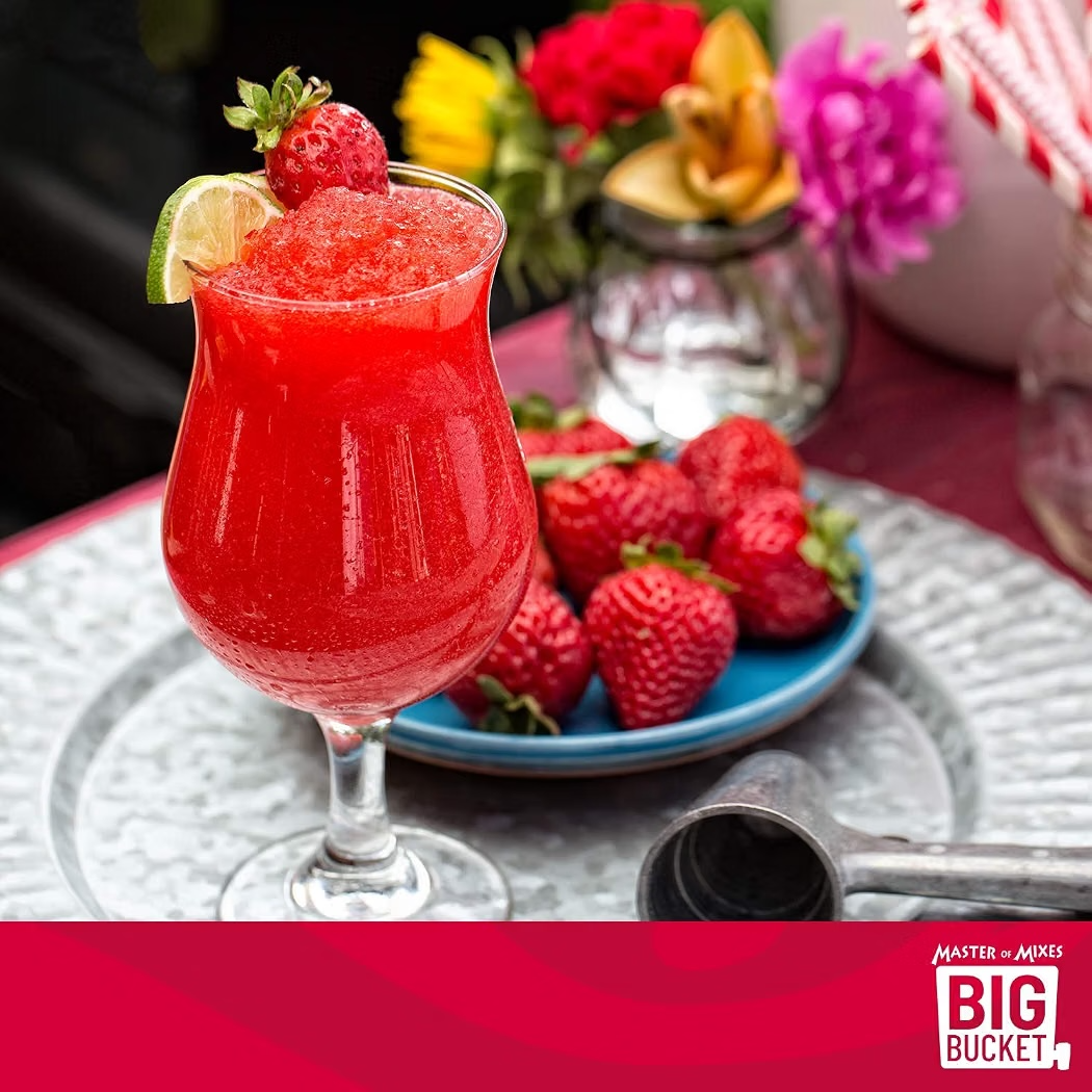 Mezcla Lista Big Bucket Master Of Mixes Srawberry Daiquirí/Margarita (Just Add Rum or Tequila) 2.8L