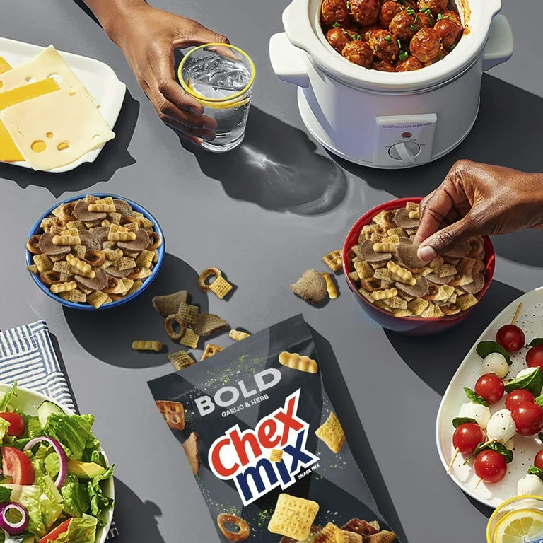 Mezcla Snacks Chex Mix Bold Ajo & Hierbas Tamaño Familiar 382g